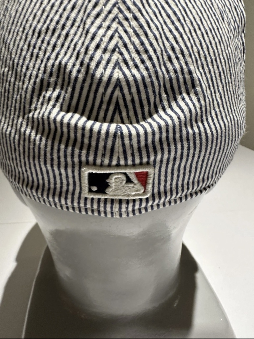 Genuine Merchandise White and Navy Striped Baseball Cap with Red 'B' Logo - Picture 5 of 12